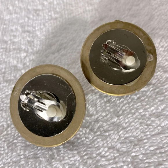 Vintage Gond Tone Animal Print  Round Clip On Earrings - Picture 2 of 7